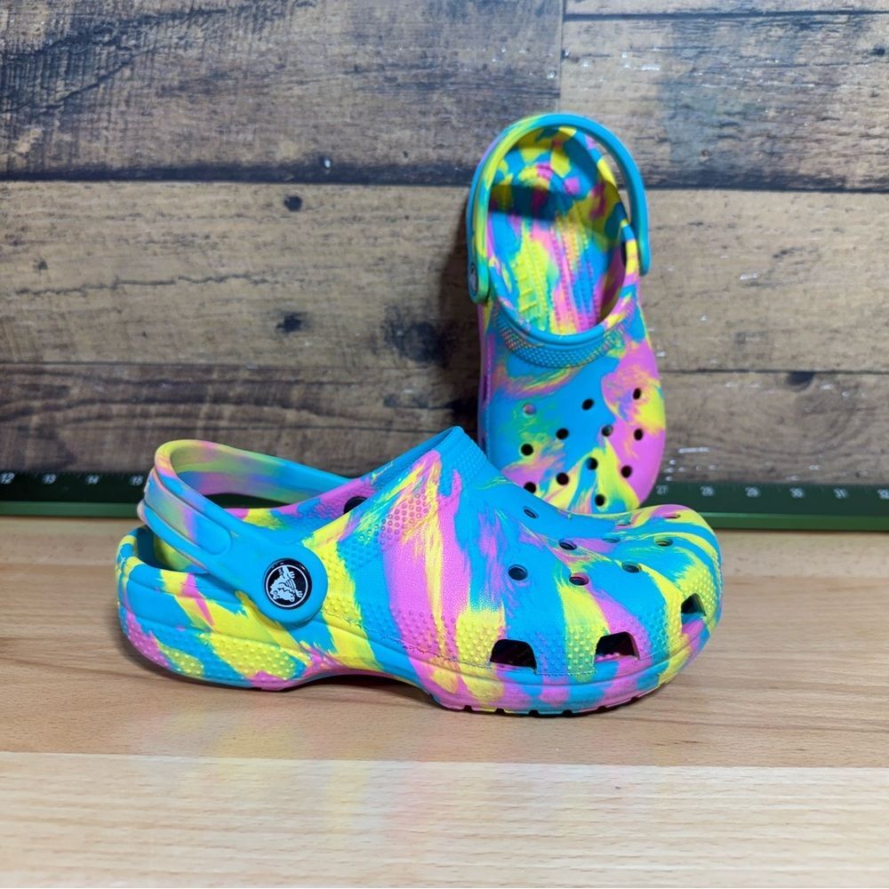 CROCS Vibrant Multicolor Kids Water Shoes - Picture 2 of 8
